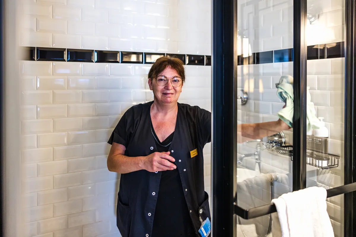 Femme de chambre -Métier de l'entretien tourisme